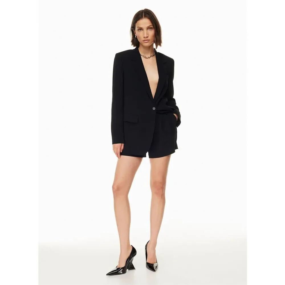 ✨Aritzia Babaton Pleated Mid-Thigh Black Sz 4 Shorts✨